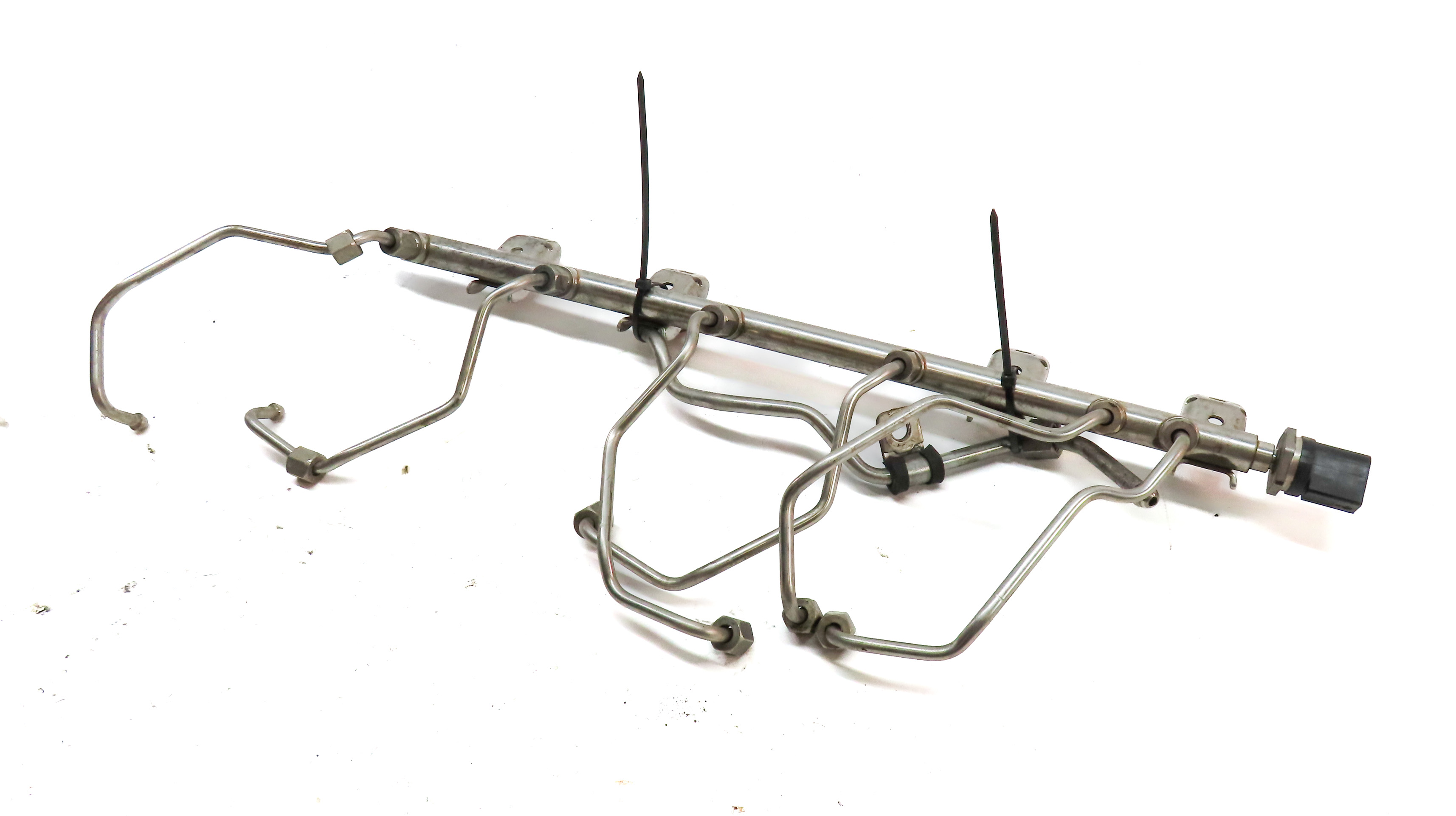 2012 BMW X3 (F25) 3.0L (N55) ENGINE GAS FUEL RAIL w/ PRESSURE SENSOR & LINES — exact item pictured